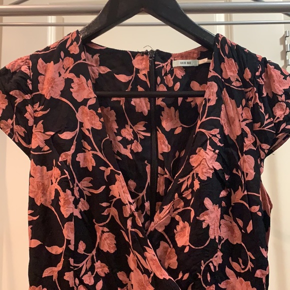 Beautiful light-weight romper from Urban Outfitter - Picture 2 of 4